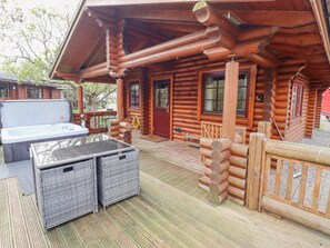 Cottage | Terrace/patio - 24 Lakeside Drive (Morpeth)
