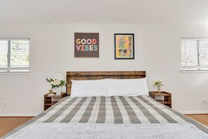 3 bedrooms, iron/ironing board, WiFi, bed sheets