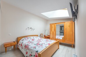 2 bedrooms, iron/ironing board, free WiFi - Un Balcon sur le Port - Place de parking (Courseulles-sur-Mer)