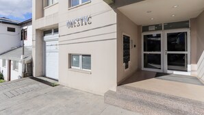 Pintu masuk properti