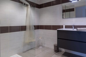 Hair dryer, towels - Les Terrasses de la Pinède - Appt climatisé (Coti-Chiavari)