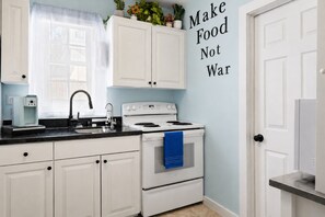 Fridge, microwave, oven, stovetop - Prime Downtown Key West Spot - The Cozy Little Cottage! (Key West)