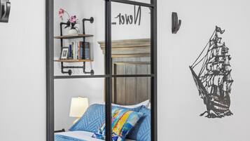 1 slaapkamer, een strijkplank/strijkijzer, gratis wifi, beddengoed