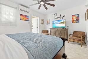 1 bedroom, iron/ironing board, free WiFi, bed sheets - Prime Downtown Key West Spot - The Cozy Little Cottage! (Key West)