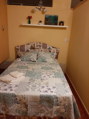 1 chambre, literie fournie