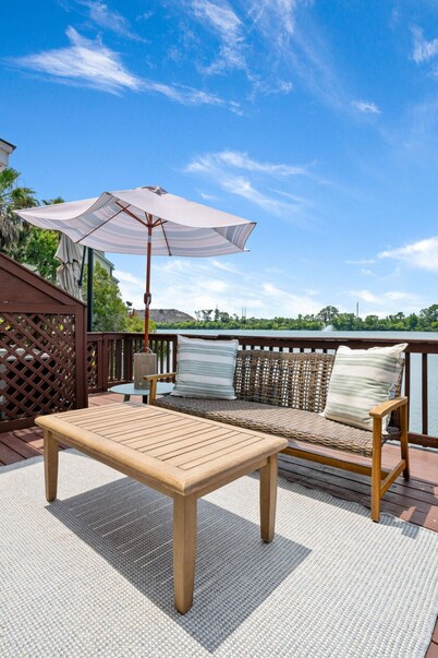 4 Bedroom Lakefront Home with Patio!