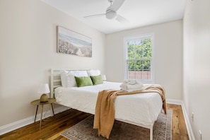 4 bedrooms, WiFi, bed sheets