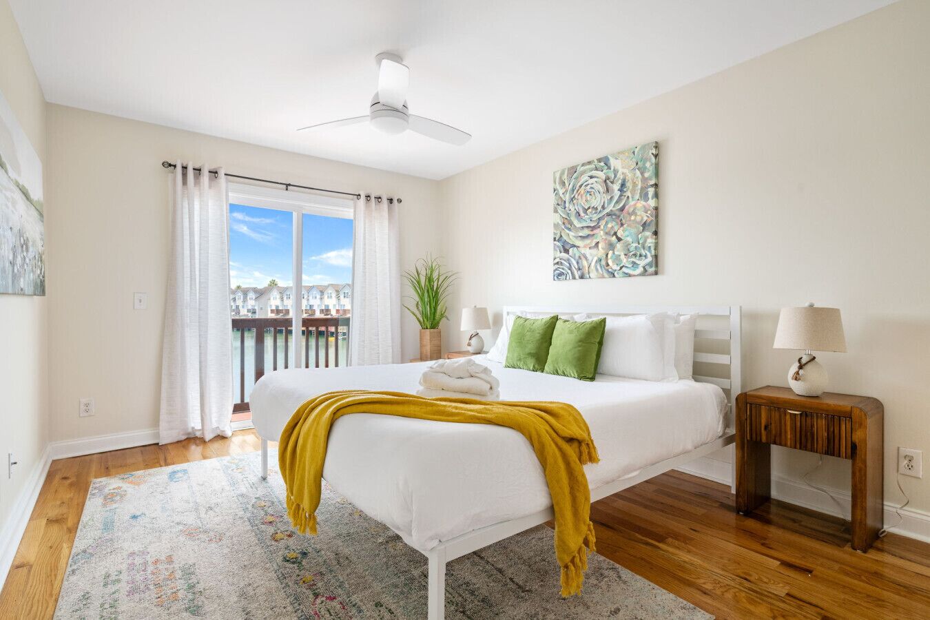 4 habitaciones, tabla de planchar con plancha, wifi y ropa de cama 