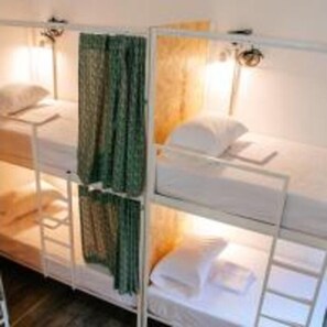 1 bedroom, WiFi, bed sheets - Cama En Habitacion Compartida En El Sector de La Candelaria - Medellin (medellin)