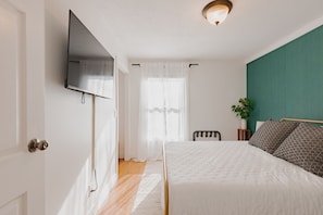 3 slaapkamers, een strijkplank/strijkijzer, reisbedje, wifi