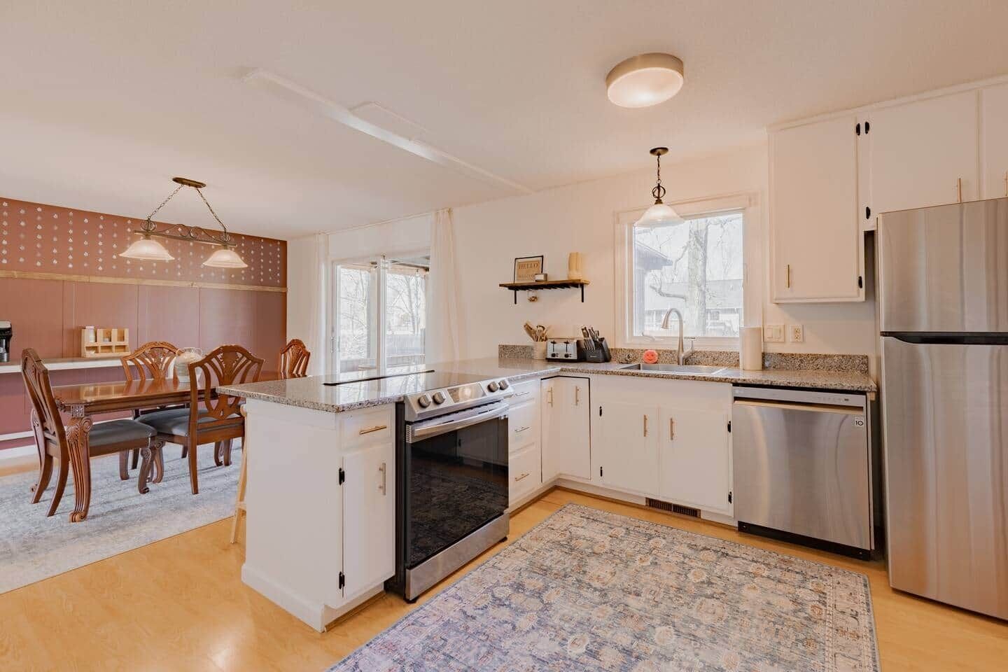 Cafetera i tetera, bullidora elèctrica, liquadora i molinet de cafè 