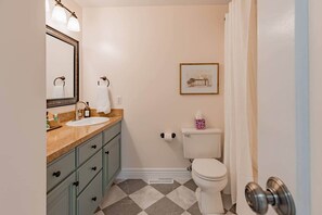 Eco-friendly toiletries, hair dryer, soap, shampoo - Sweet Retreat | King Rooms (Midland)