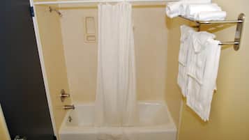 Kamar Triple, 1 kamar tidur | Kamar mandi | Perlengkapan mandi gratis dan pengering rambut