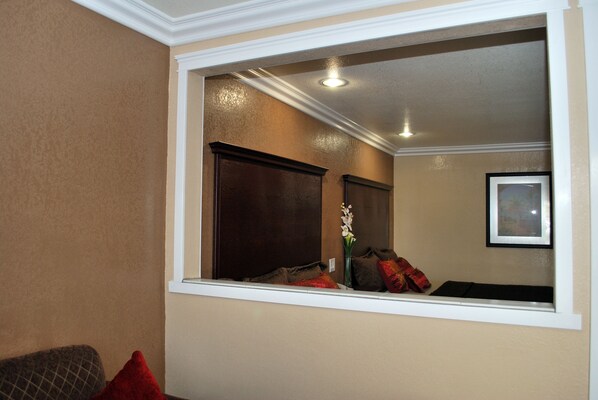 Driepersoonskamer, 1 slaapkamer | Een bureau, gratis wifi