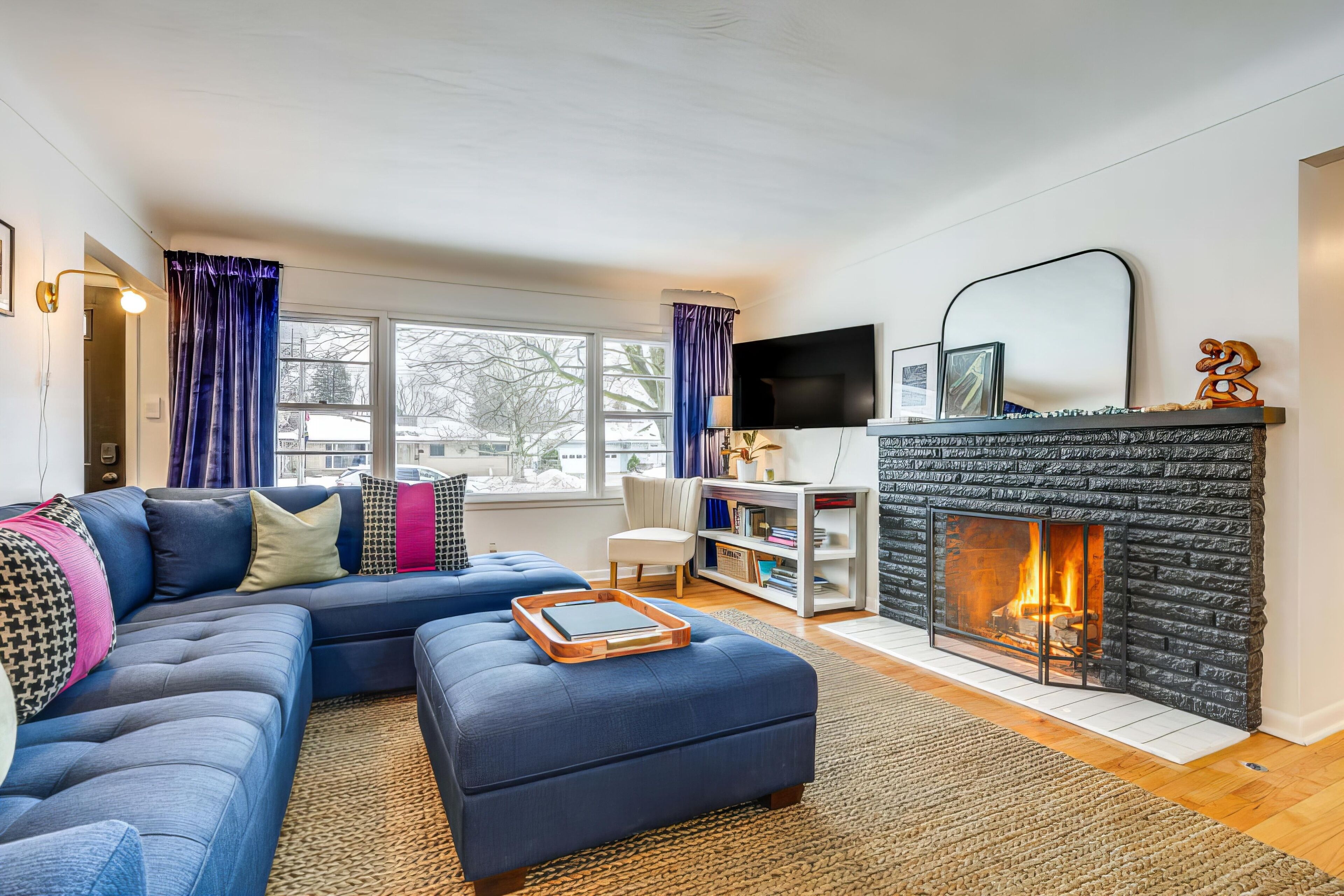 Wicks Home - Desirable Neighborhood Near Downtown by RedAwning