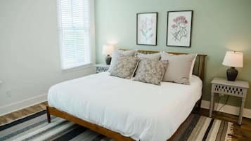 4 bedrooms, iron/ironing board, WiFi, bed sheets