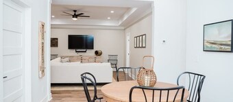 Luxurious 2 level Cottage on Winery Property