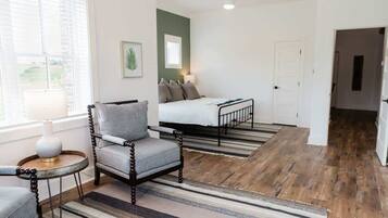 4 bedrooms, iron/ironing board, WiFi, bed sheets