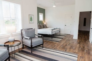 4 habitaciones, tabla de planchar con plancha, wifi y ropa de cama