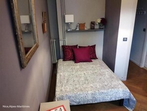 1 chambre, fer et planche à repasser, accès au Wi-Fi (inclus)