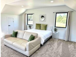 1 bedroom, free WiFi, bed sheets - Brand New! Lakeview Studio (Show Low)