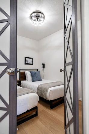 3 Schlafzimmer, Schreibtisch, Reisekinderbett, kostenloses WLAN