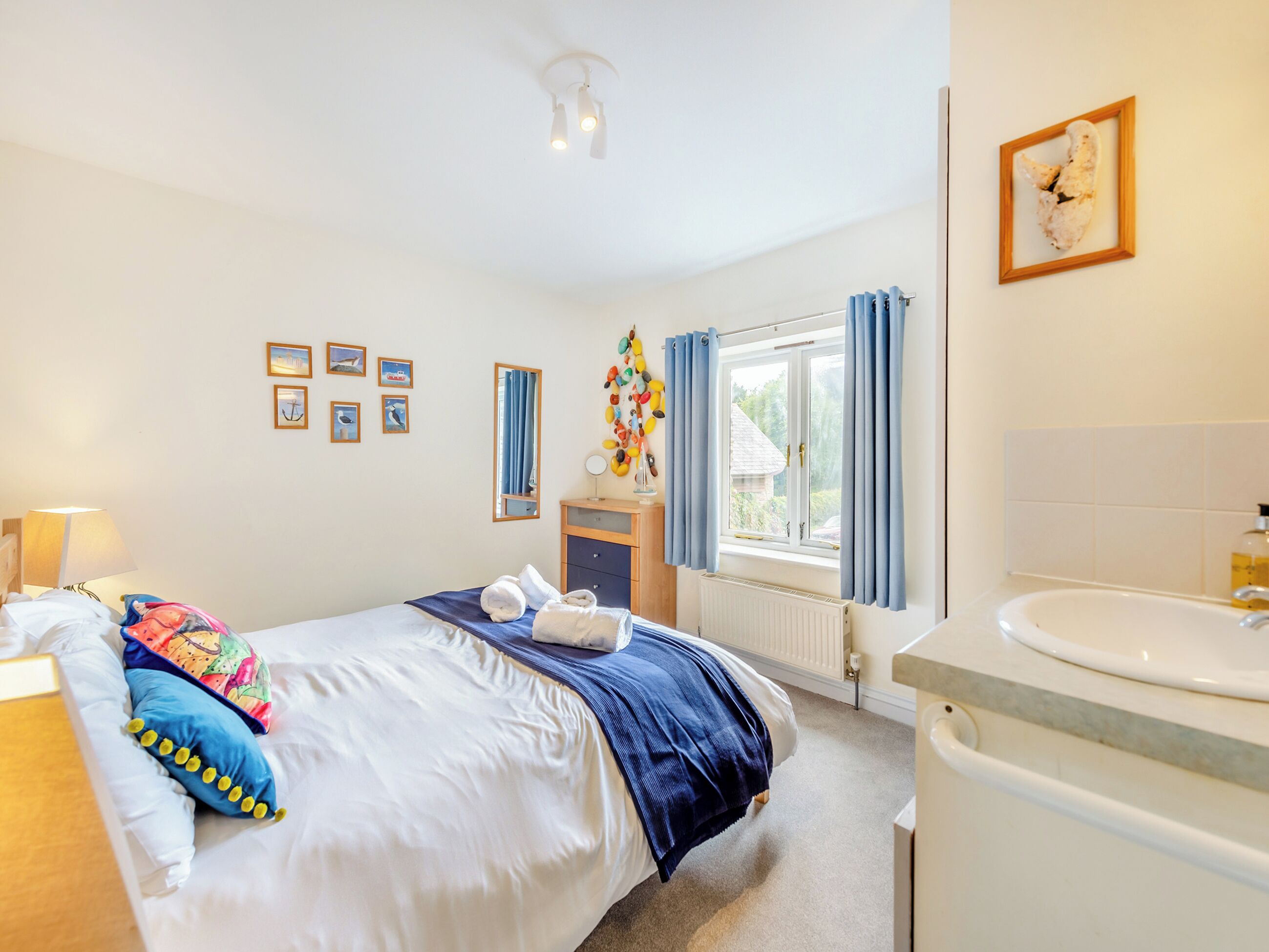 5 bedrooms, free WiFi, bed sheets