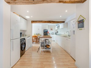 Dishwasher, highchair - 5 bedroom accommodation in Slapton (Slapton)