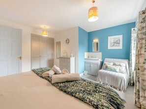 5 عدّة غرف نوم وواي فاي مجانًا وملاءات أسرّة