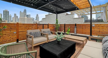 Luxury 6BD/5BTH + Roofdeck - Downtown Chicago!