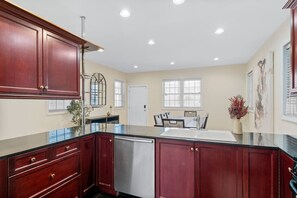 Unclassified image, 4 of 51, button