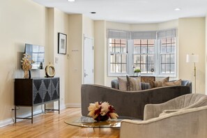 Luokittelematon kuva, 5 kautta 51, painike