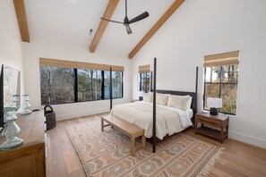 5 bedrooms, desk, iron/ironing board, travel cot - Lake Keowee House - A Luxury Lakeside Retreat (Pickens County)