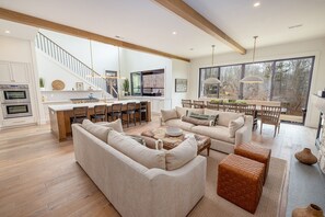 Smart TV, fireplace, video games, table football - Lake Keowee House - A Luxury Lakeside Retreat (Pickens County)