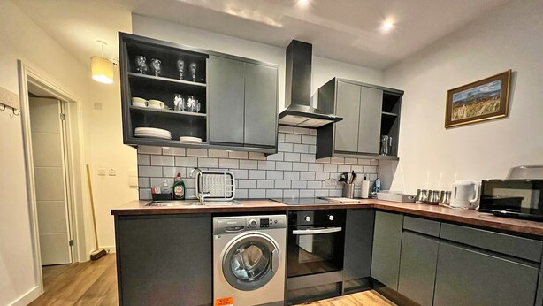 Apartment | Eigene Küche | Kühlschrank, Mikrowelle, Ofen, Herdplatte