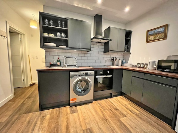 Apartment | Private kitchen - Immaculate 2-bed Apartment Town Centre (Cheltenham)