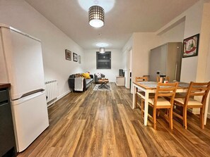 Apartment | Dining - Immaculate 2-bed Apartment Town Centre (Cheltenham)