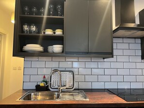 Apartment | Private kitchen - Immaculate 2-bed Apartment Town Centre (Cheltenham)