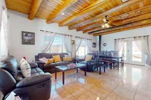 TV - Panoramic home with effortless outdoor living, hammock, wood stove, & grill (Taos)