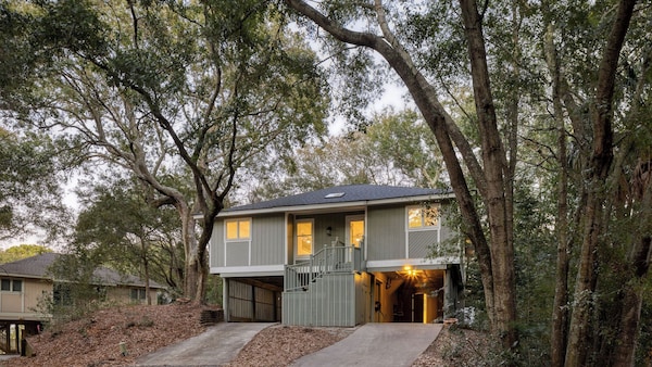 Conch Cottage By Avantstay Walk To Beach, Deck, Fireplace, Outdoor Dining - Mount Pleasant, SC