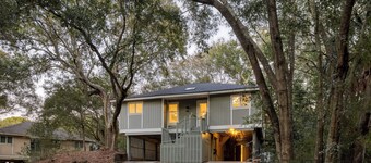 Conch Cottage by Avantstay Walk to Beach, Deck, Fireplace, Outdoor Dining