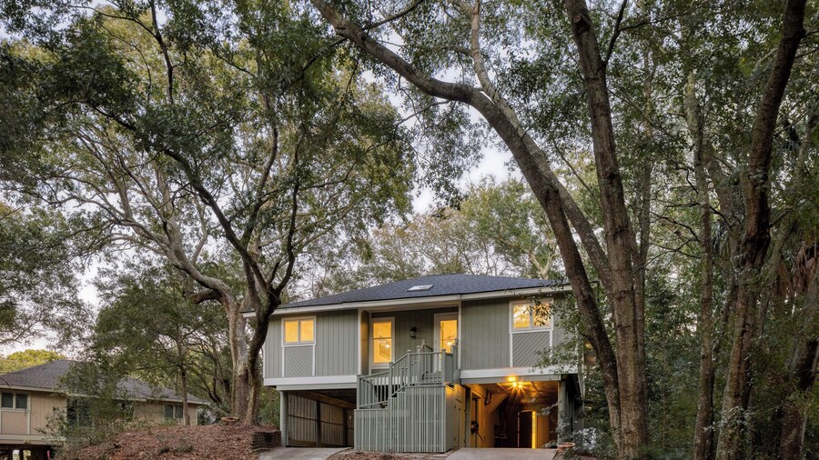 Conch Cottage by Avantstay Walk to Beach, Deck, Fireplace, Outdoor Dining