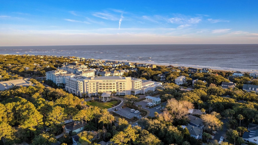 Conch Cottage by Avantstay Walk to Beach, Deck, Fireplace, Outdoor Dining