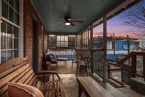 Terrace/patio - Riverside Trade Retreat Avantstay Industrial-chic, Near Downtown Asheville (Asheville)