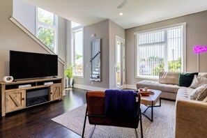 Interior - Doralee by Avantstay Rooftopterrace 8 Mins to Broadway Dolly Parton Theme (Nashville)