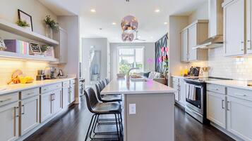 House (3 Bedrooms) | Private kitchen | Fridge, microwave, oven, stovetop