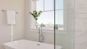 Interior - Infinity Pool, Beach Access, Oceanview, Sleeps 24 30 Bradley Cir by Avantstay (Hilton Head Island)