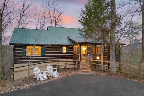 Twilight Ridge by Avantstay Mountain Mansion, 20min to Pigeon Forge