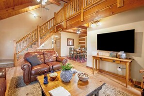 Interior - Twilight Ridge by Avantstay Mountain Mansion, 20min to Pigeon Forge (Sevierville)