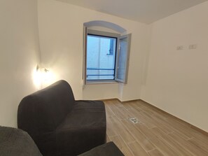 Familierom | Skrivebord, skrivebord for bærbar PC, wi-fi (inkludert) og sengetøy